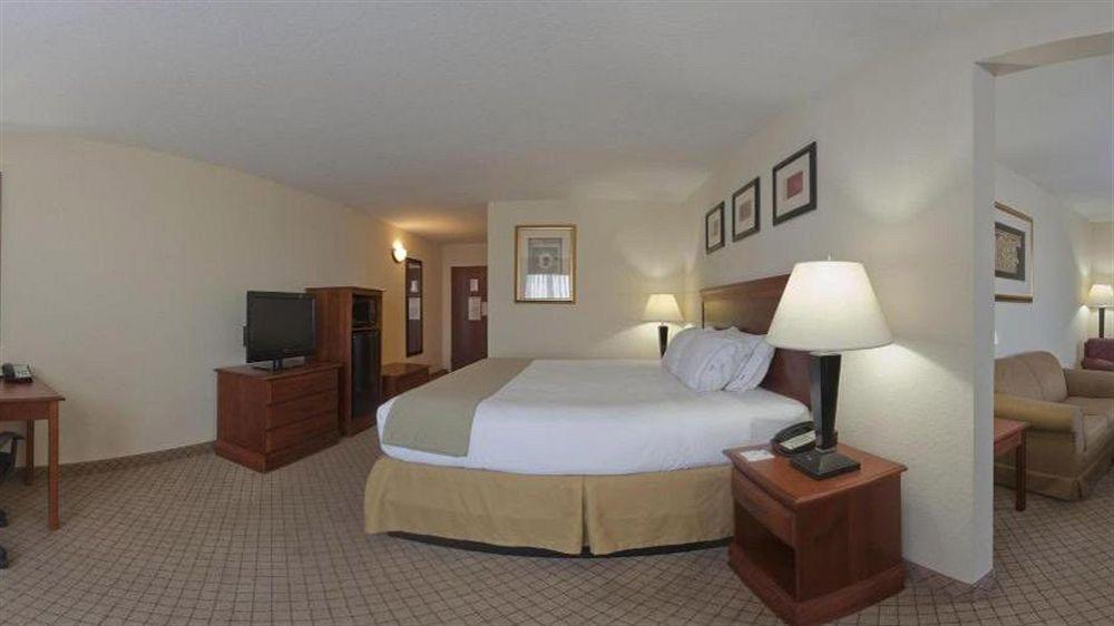 Holiday Inn Express Hotel & Suites Tampa-Fairgrounds-Casino By Ihg Exterior foto