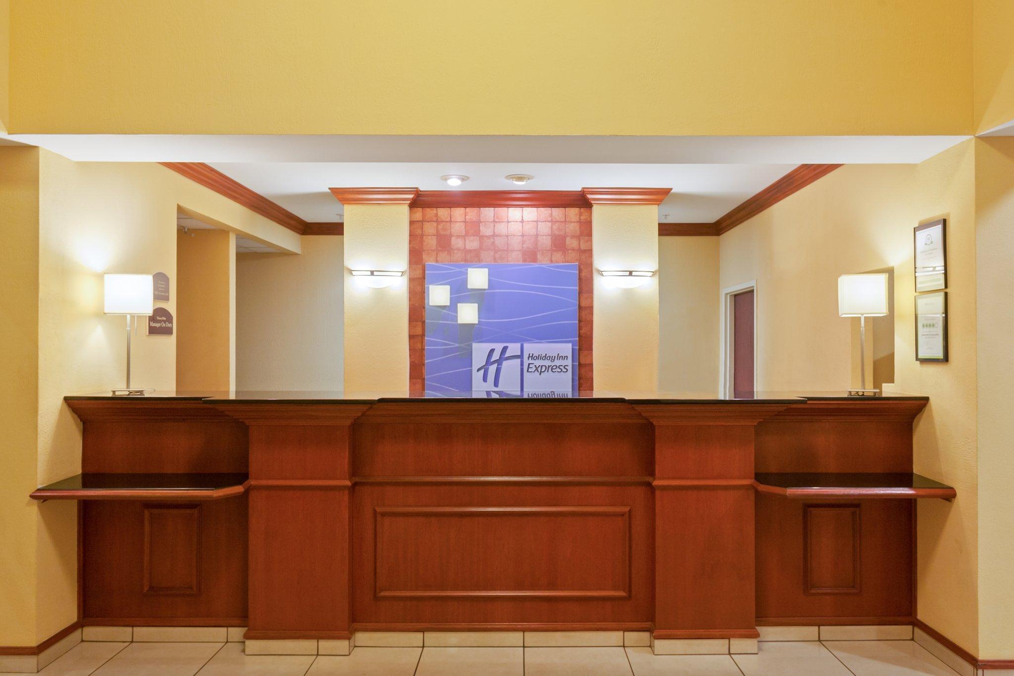 Holiday Inn Express Hotel & Suites Tampa-Fairgrounds-Casino By Ihg Exterior foto