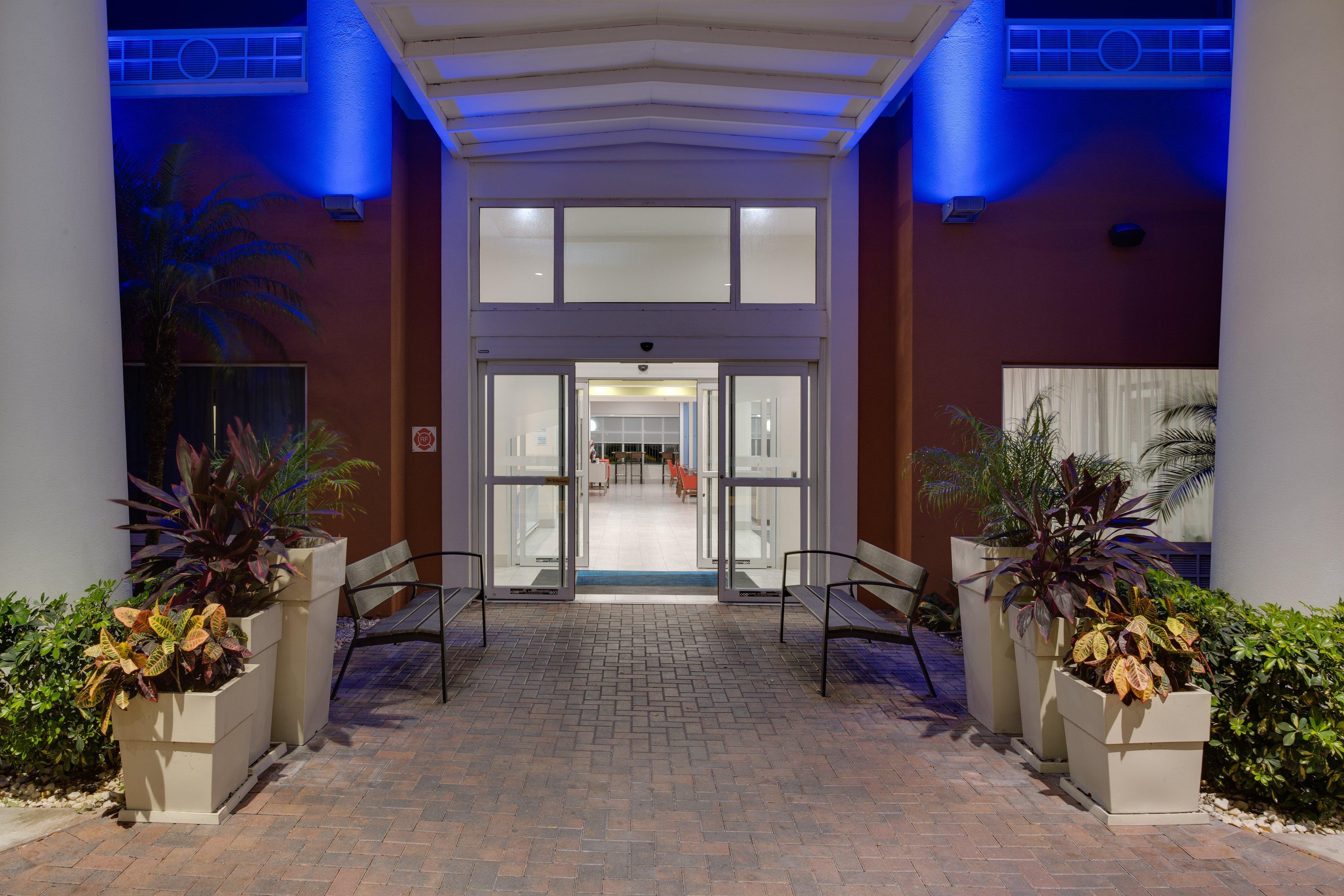 Holiday Inn Express Hotel & Suites Tampa-Fairgrounds-Casino By Ihg Exterior foto