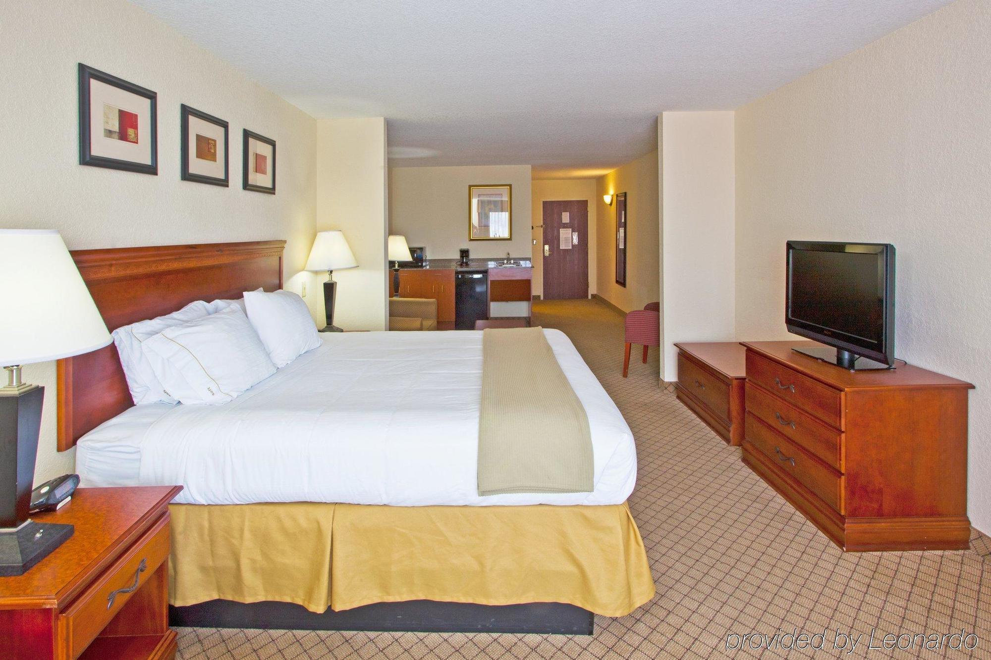 Holiday Inn Express Hotel & Suites Tampa-Fairgrounds-Casino By Ihg Habitación foto